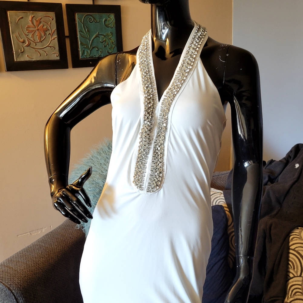 🔥White Halter Style Rhinestone Gown! - Picture 7 of 9